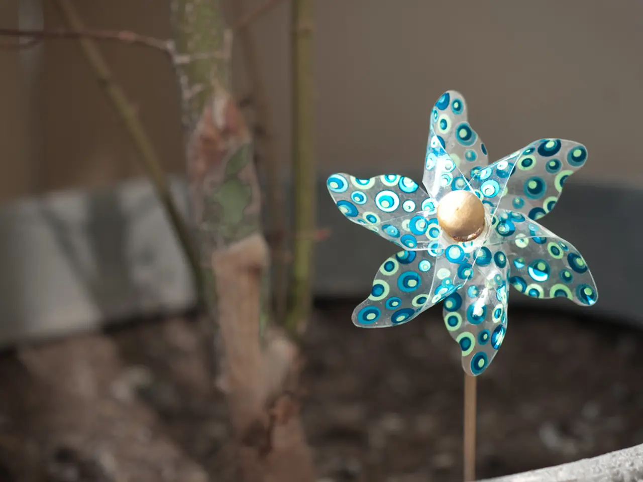 Efficient Backyard Gadget Revolutionizes Maintenance Tasks - Available for Less Than $66