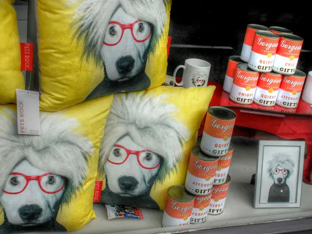 Transform Coffees into Art: Easily Customize Your Own Coffee Containers with DIY Crafts!