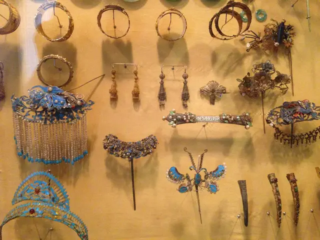 Crafting a Christmas Wreath Ornament: A DIY Guide