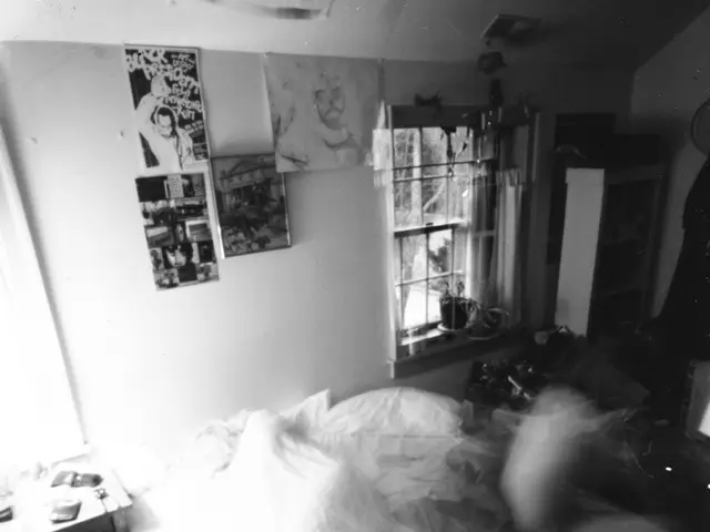 Weekend Decluttering Challenge: Streamline Your Corners for an Immediate Transformation...