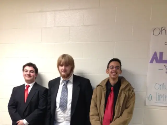 Seven Fashionable Attire Options for Gentlemen During the Scorching Heat