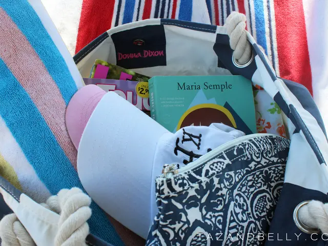 Hot Day Essential: The $12 Cooling Hoodie Towel, a Lifesaver for Scorching Temperatures