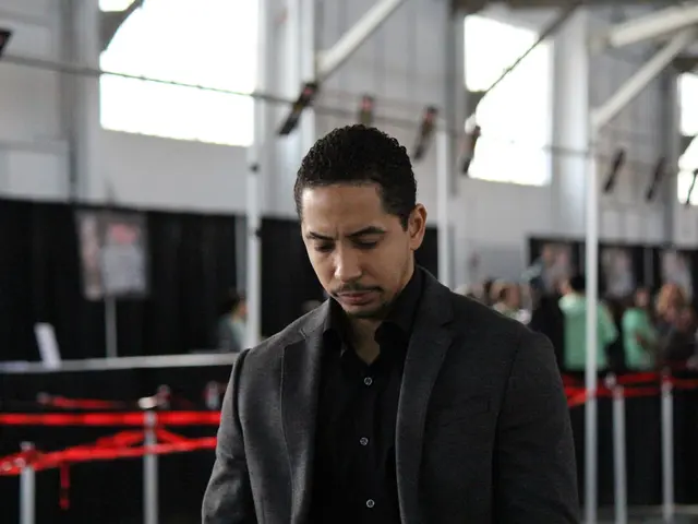 Mastering the Blazer-Jeans Combo in the Year 2025: A Style Guide