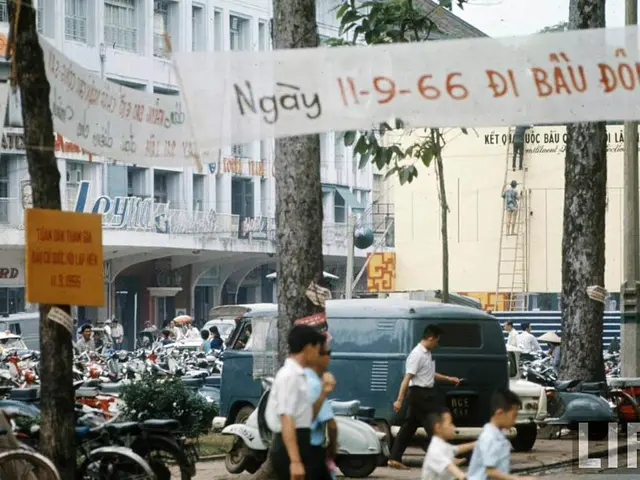 City initiates venture titled "Bonn Embraces Democracy"