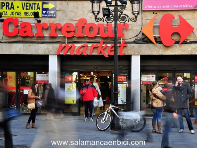 Restarts one of the iconic and bustling stores in Madrid's city center