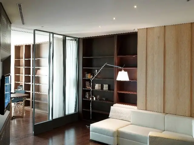 New York's latest furniture showroom is the embodiment of a luxurious industrial loft design