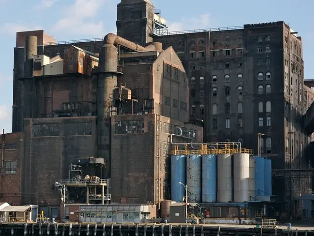 From the previous dwelling they purchased to the current one they inhabit, the difference is like...