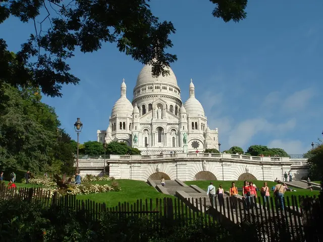 Berlin Visit: Sturgeon Shows Sympathy for Germany's National Colors
