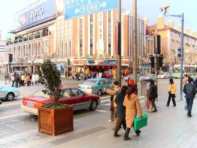 Faster-paced strolling and shorter hangouts for pedestrians, researchers discover