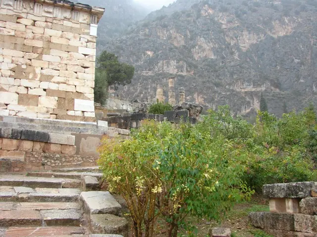 On the left side of the image there is a building with bricks, in front of the building there are...