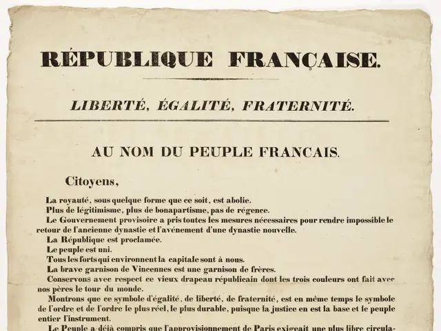 The image shows a paper with the text "Liberté Égalité Fraternité au Nom du Peuple Français"...